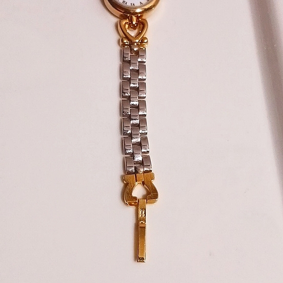 Beautiful! ARMITRON ⚜️ Women's Watch Gold & Silver Reversible Bracelet Band ⚜️ - Picture 6 of 11